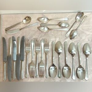 Vtg Wm. Rogers 23 Piece Set Flatware Silverplate Paris Pattern 1930’s